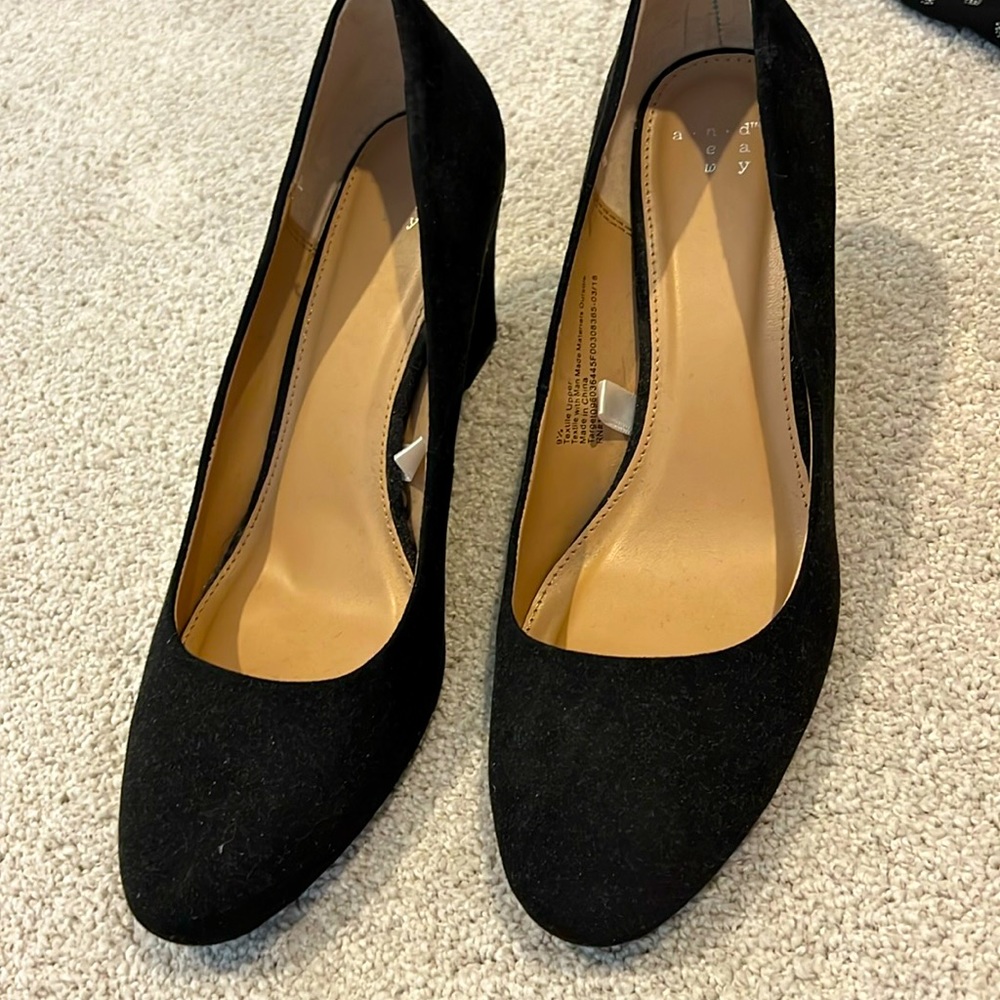 Black wedge heels